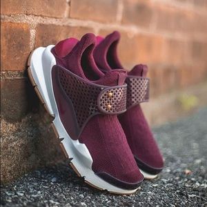 BURGUNDY 💜  Nike Sock Dart Slip On